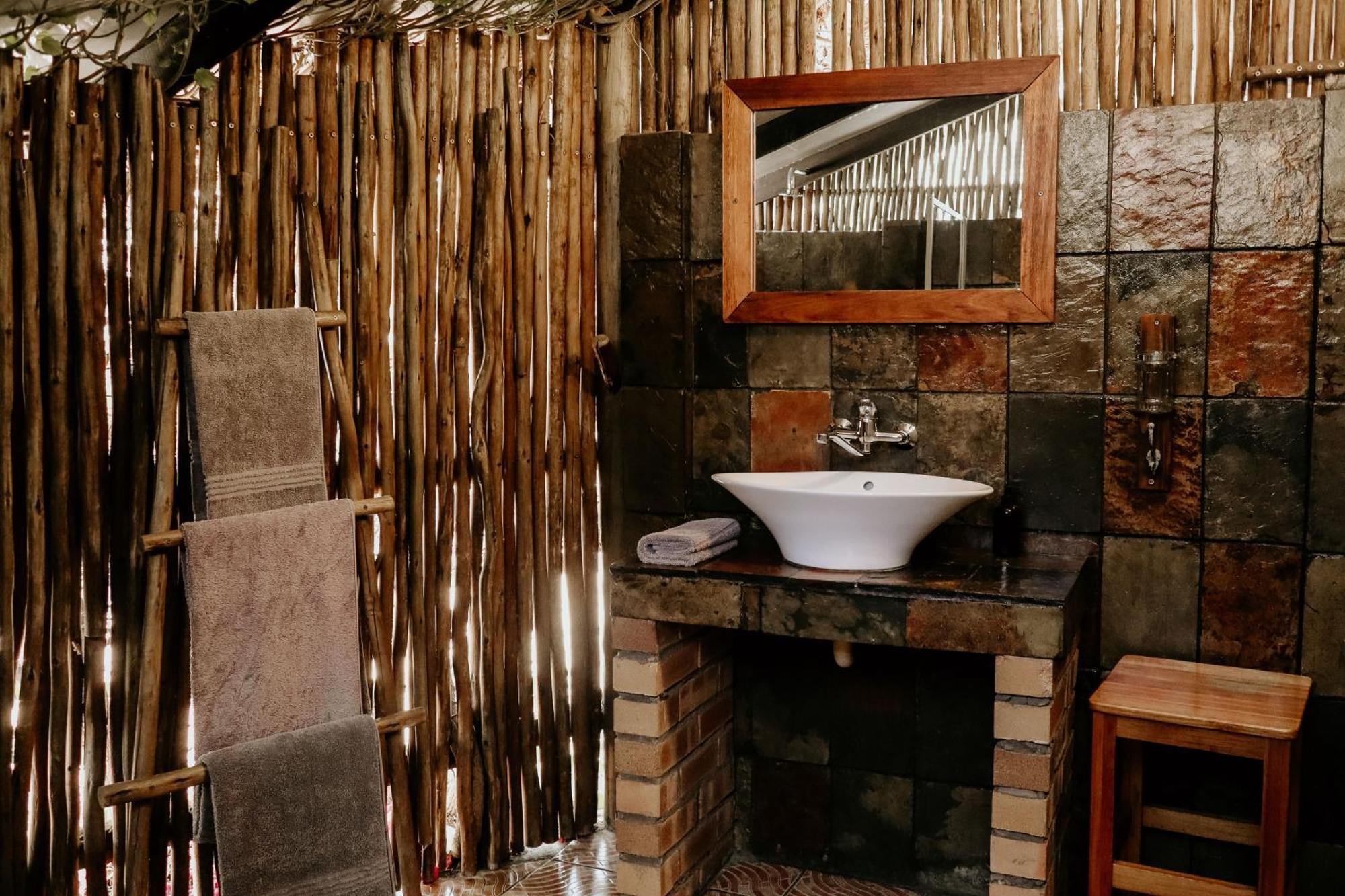 A Traveller'S Palm Hotel Phalaborwa Bagian luar foto
