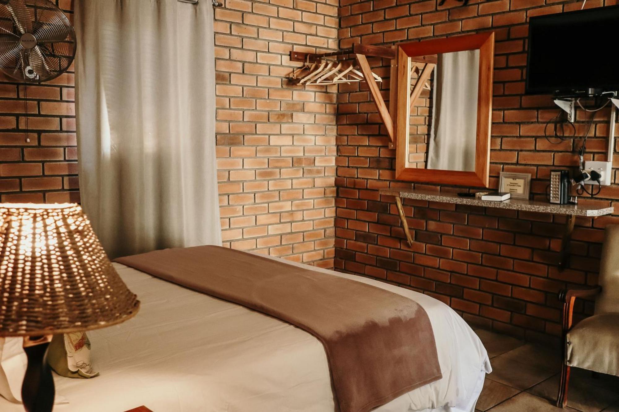 A Traveller'S Palm Hotel Phalaborwa Bagian luar foto